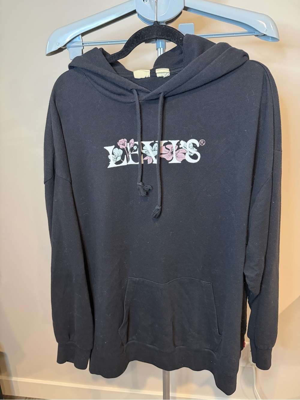 Levi’s Oversized Floral Logo Pullover Hoodie Black Medium Drop Shoulder - Picture 3 of 6